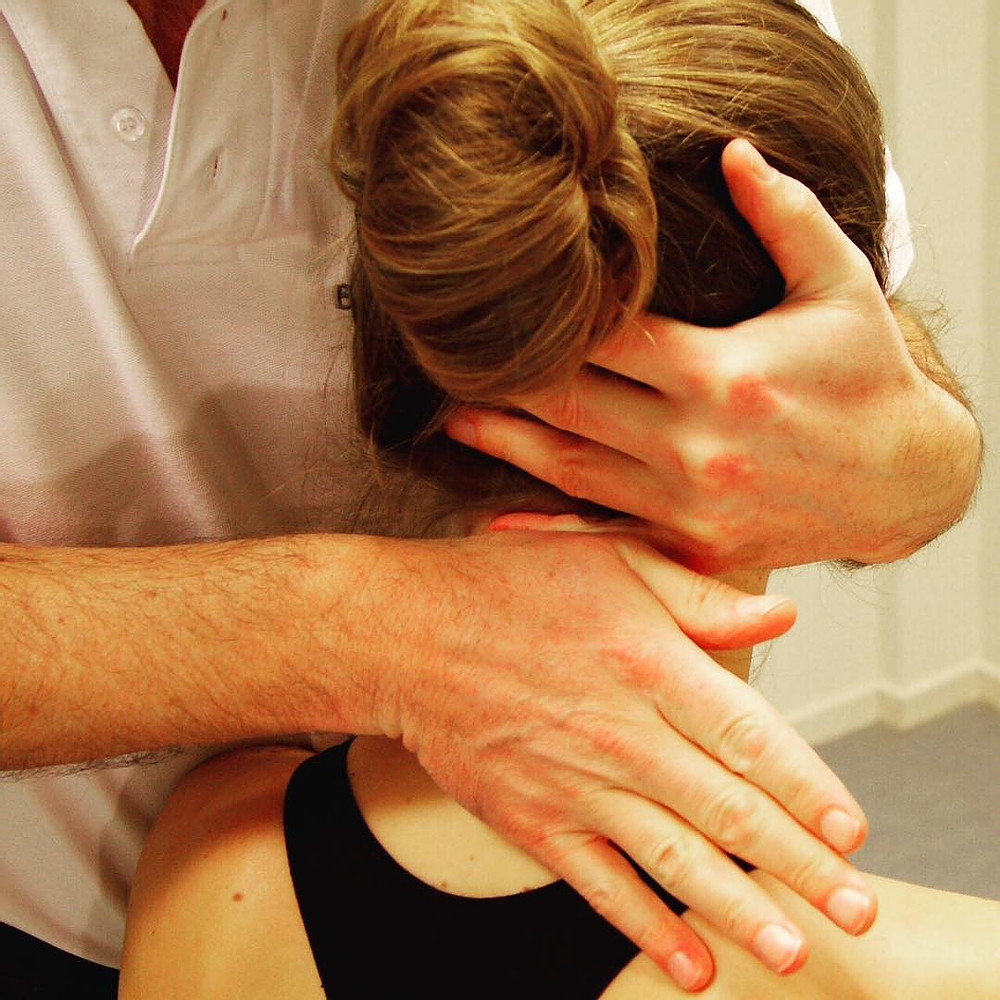 Medo dos estralos na Quiropraxia? Calma que há alternativas